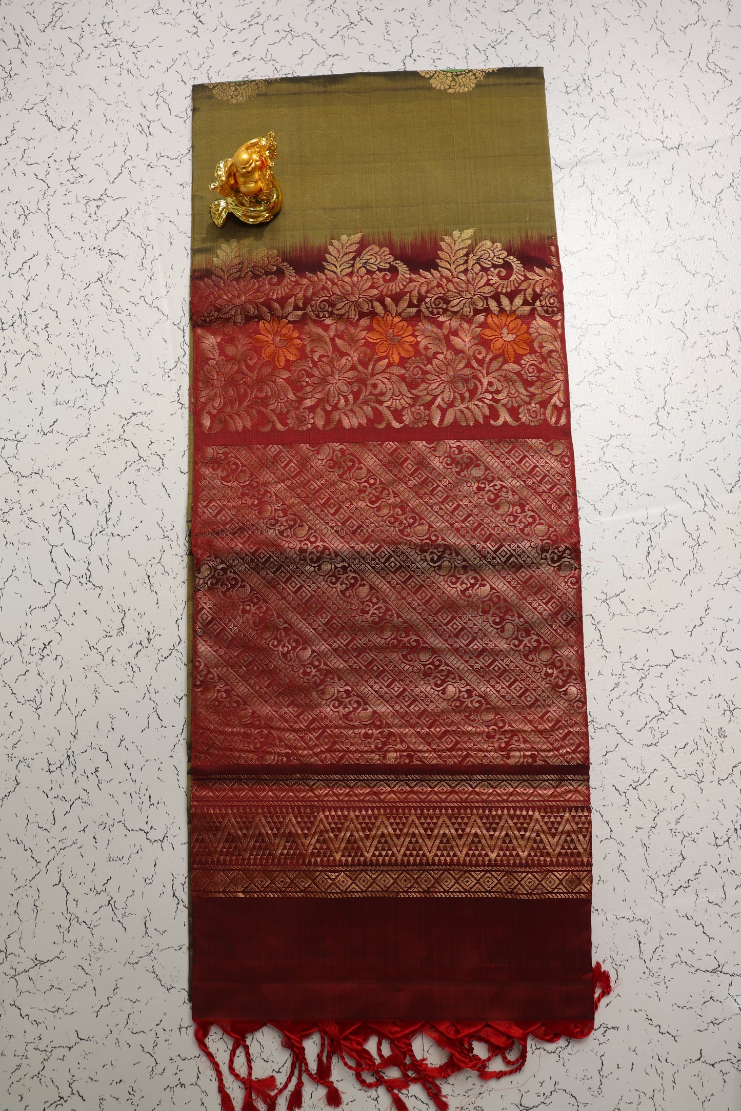 Premium Hand oven Mehandi green Semi Silk Saree