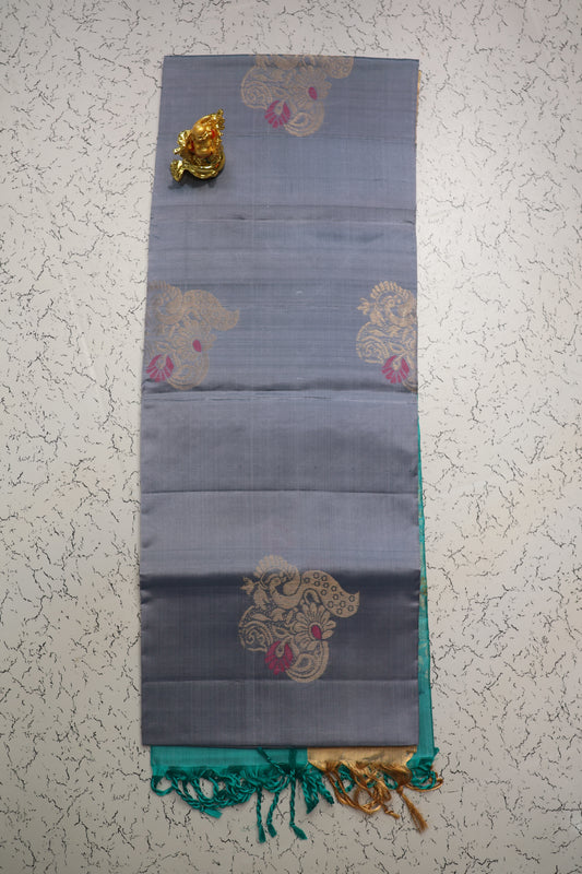 Festive wear Premium Hand Woven Semi Gray saree with Rama green Pallu