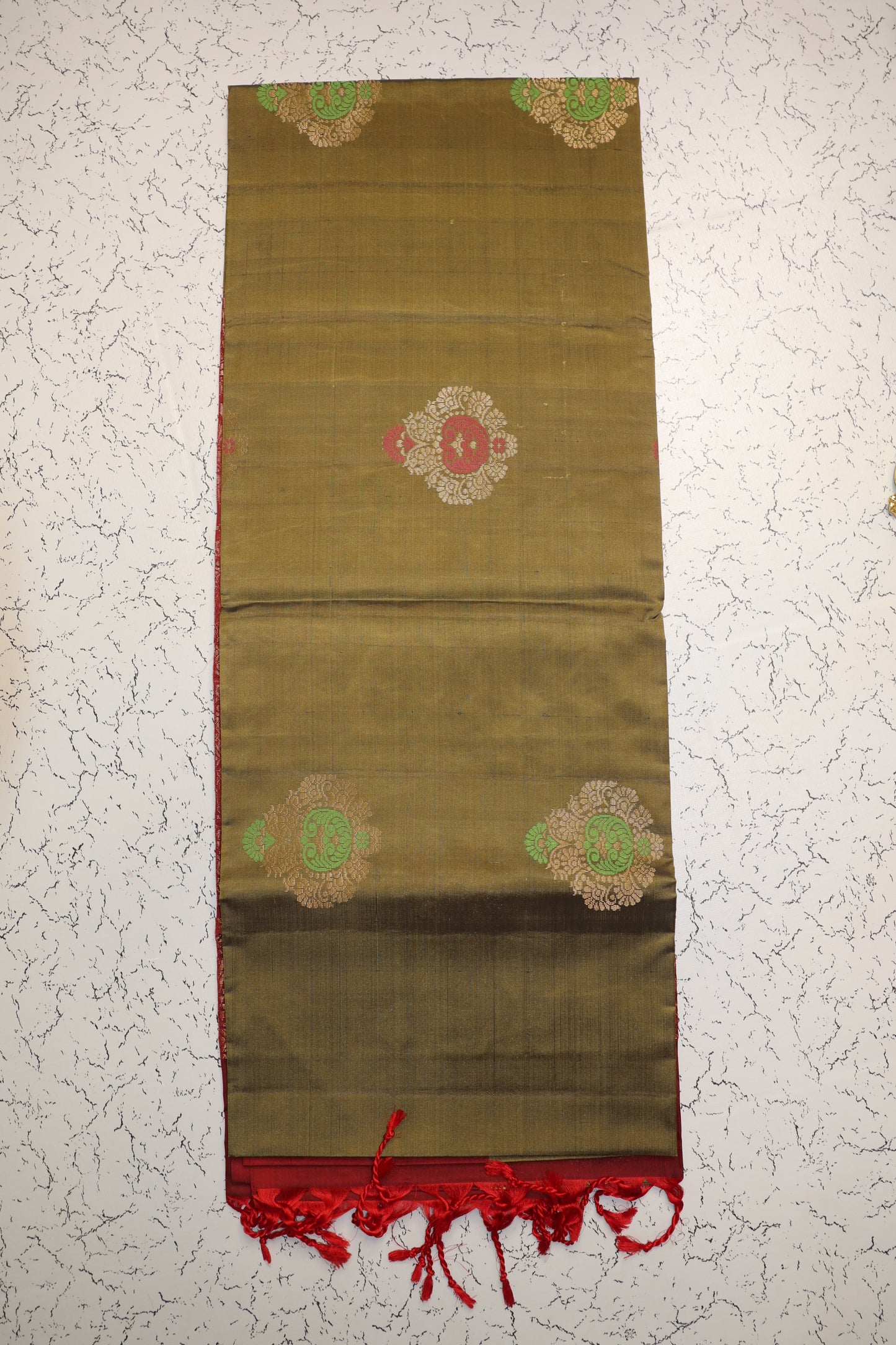 Premium Hand oven Mehandi green Semi Silk Saree