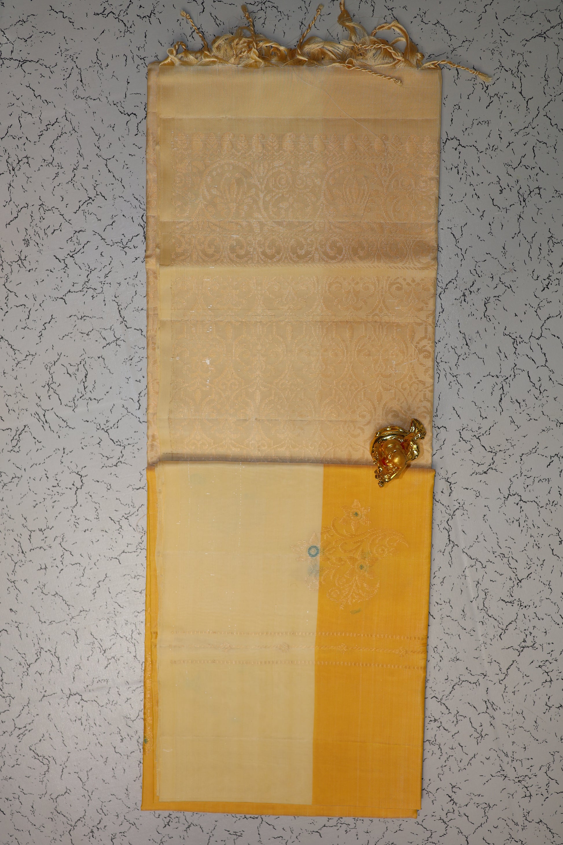 Traditional and Premium Hand woven yellow colour saree with Beige pallu